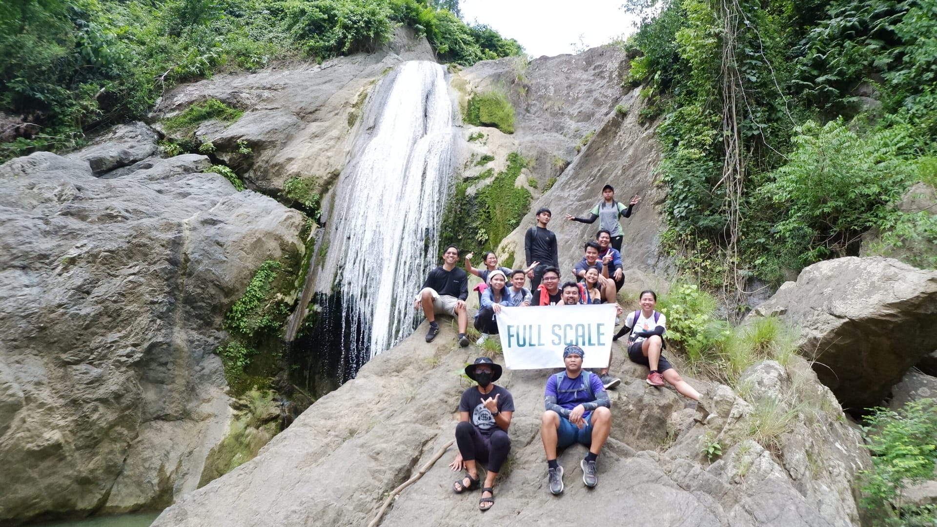 Full Scale - Happiness Club Hiking